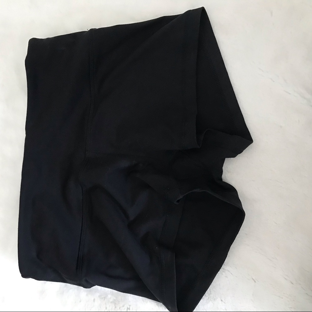 Spiritual gangster booty shorts - Picture 3 of 3